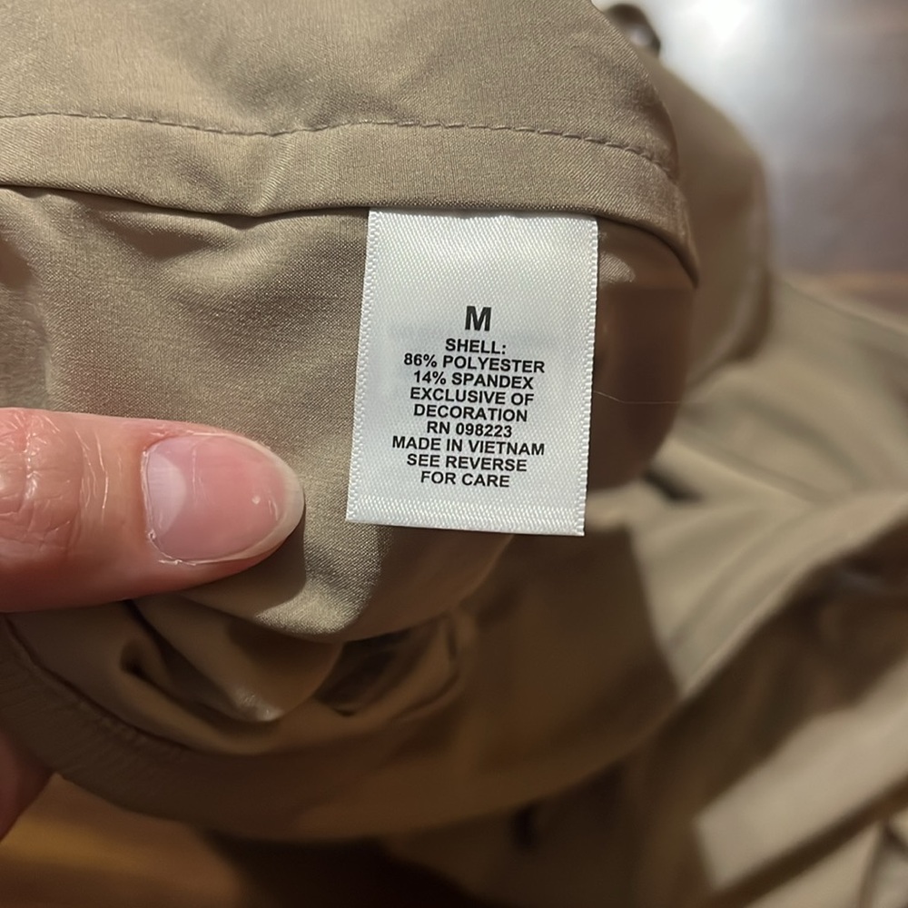 Magellan Outdoors Women's Beige Athletic Shorts size M - Picture 4 of 4
